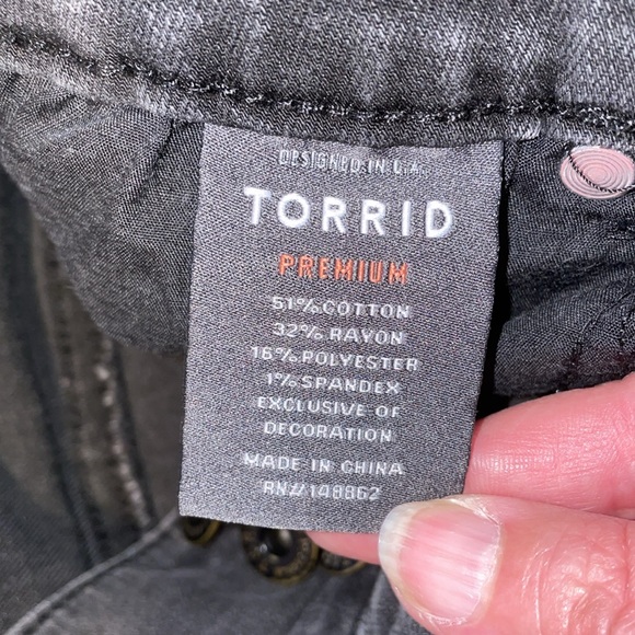 Torrid size 16 short black jeans with decorative beads - Picture 6 of 6